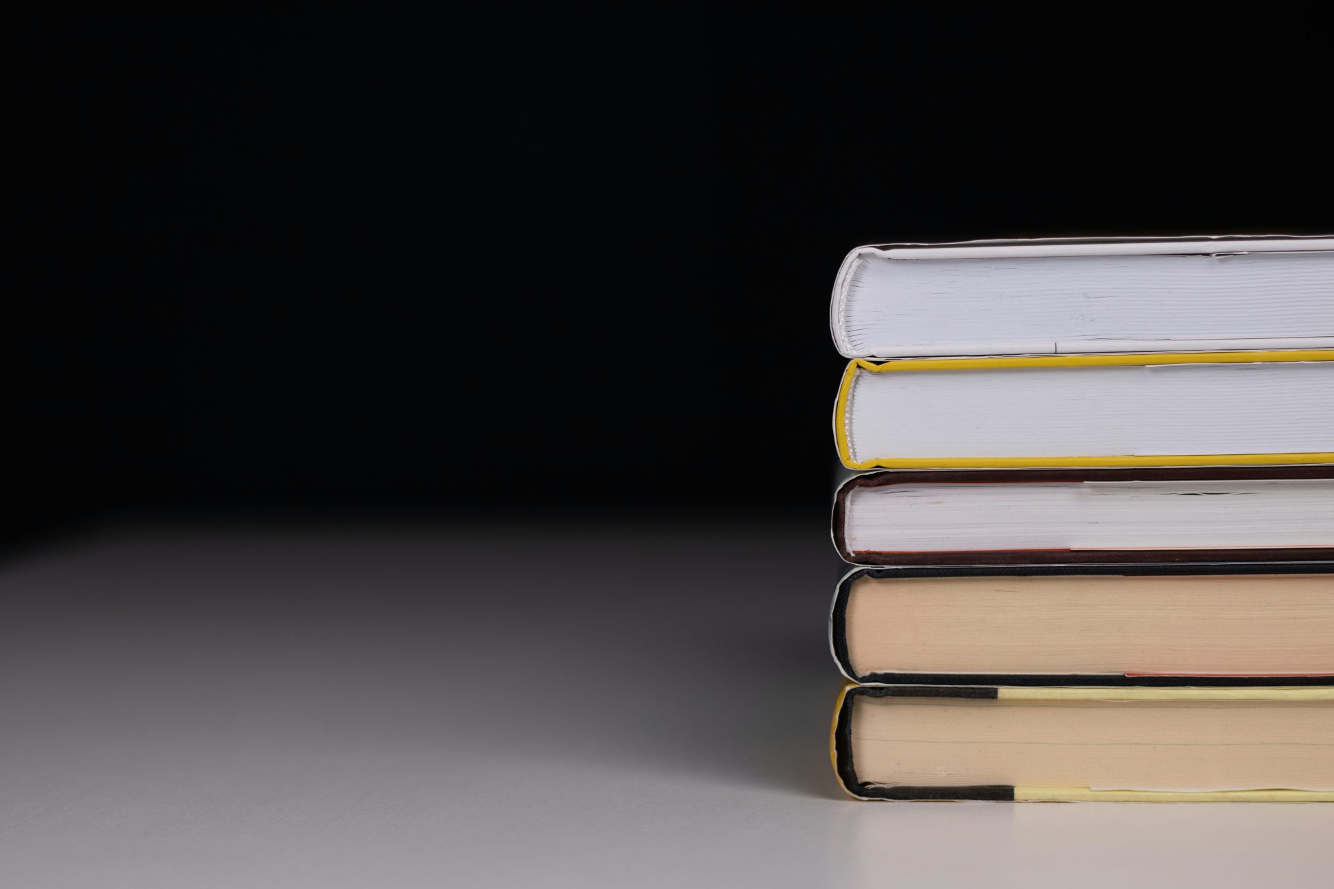 ein Stapel Bücher